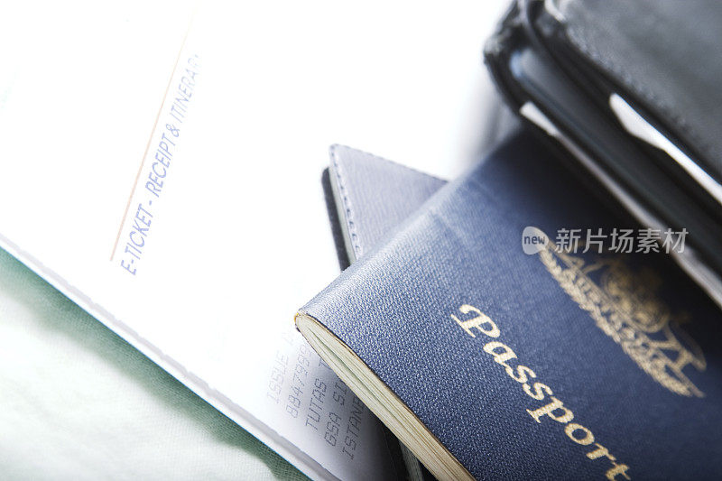 护照、机票及各种旅行用品
