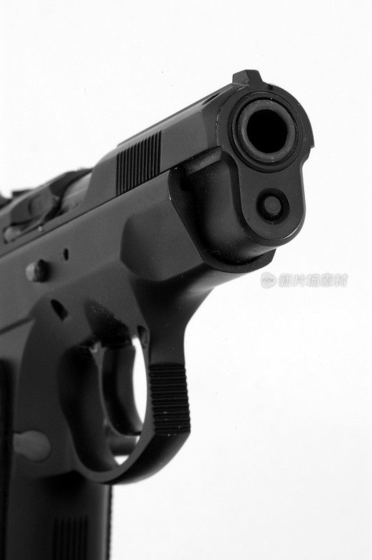 黑色CZ75紧凑型9毫米手枪