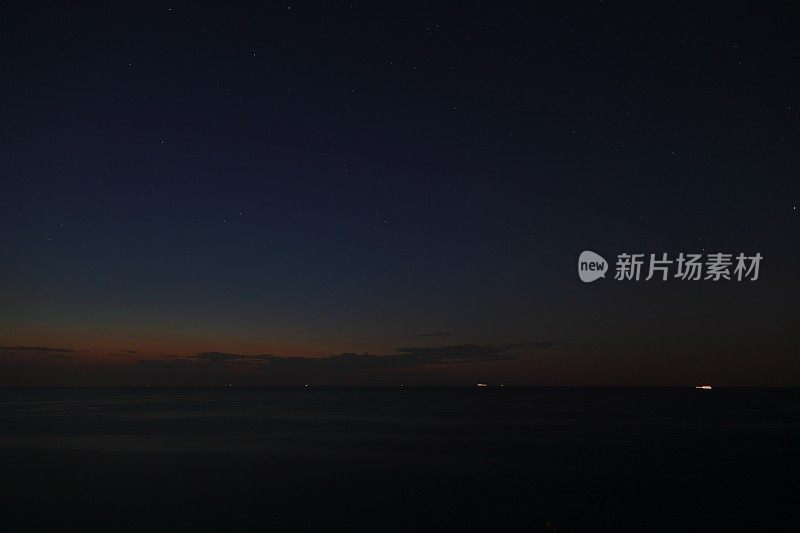 卡特加特海的蓝色时刻和星空