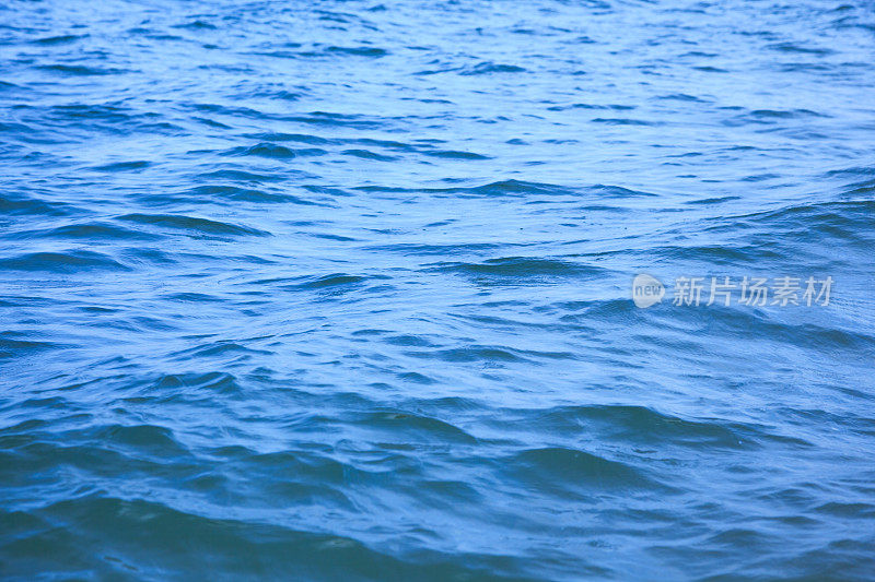 蓝色涟漪的海水海水