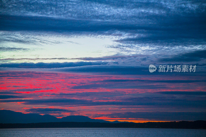 普吉特海湾的戏剧性天空