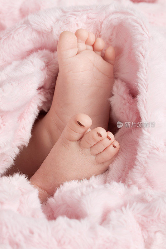 涂指甲油的婴儿脚