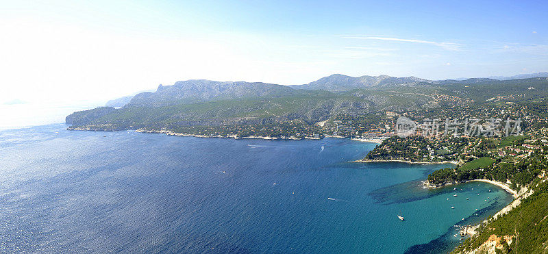 靠近卡西斯的地中海小溪(Calanques)