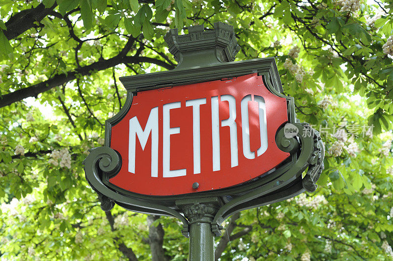 法国——老式的巴黎地铁标志