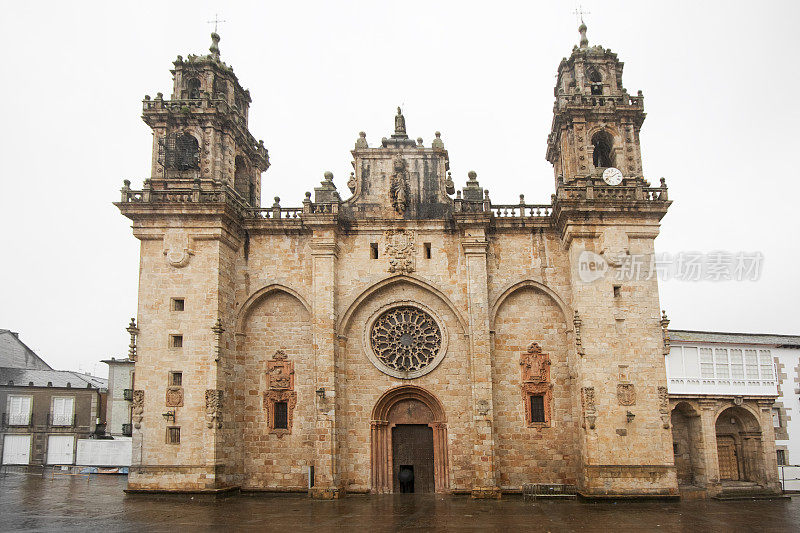 正面观景Mondoñedo大教堂，加利西亚，西班牙。