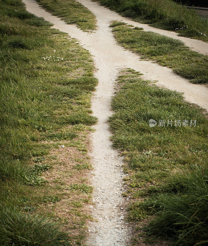 乡村道路行车线(行人路)的复杂图案