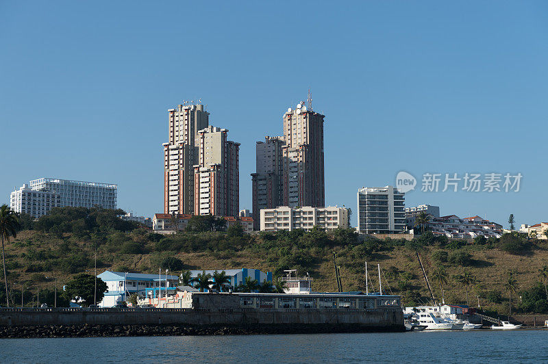 马普托天际线，前景海港