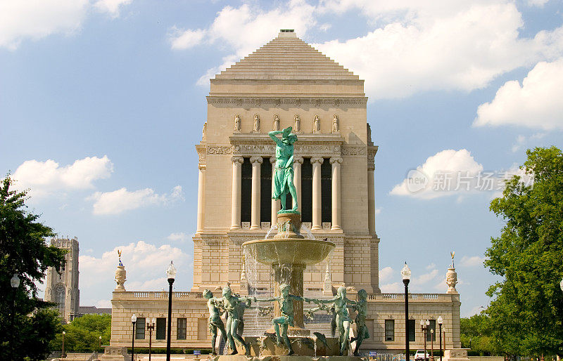 印第安纳世界大战纪念广场，一个阳光明媚的日子