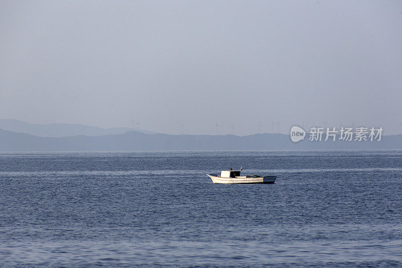 土耳其博德拉姆格拉附近的爱琴海海岸gokova湾的渔船