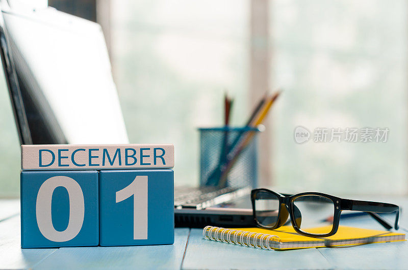 12月1日。月的第一天，日历上的教师工作背景。冬天的时间。文本空白