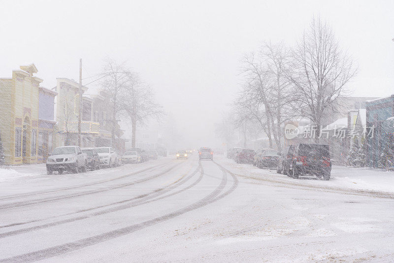 美国小镇，冬季暴风雪
