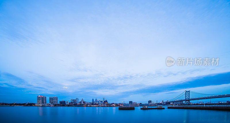 宾州费城清晨的蓝色钟点