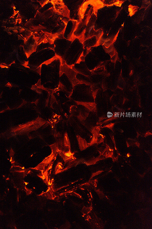煤燃烧的红色。美丽的背景。热木炭团背景纹理-库存图像