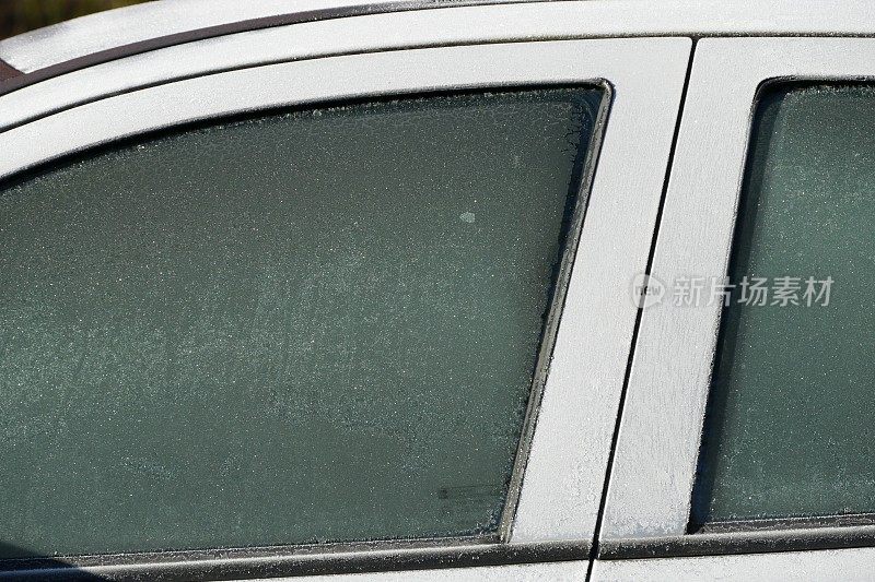 司机侧挡风玻璃结霜