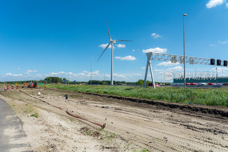 在通往海牙的现有公路旁修建公路