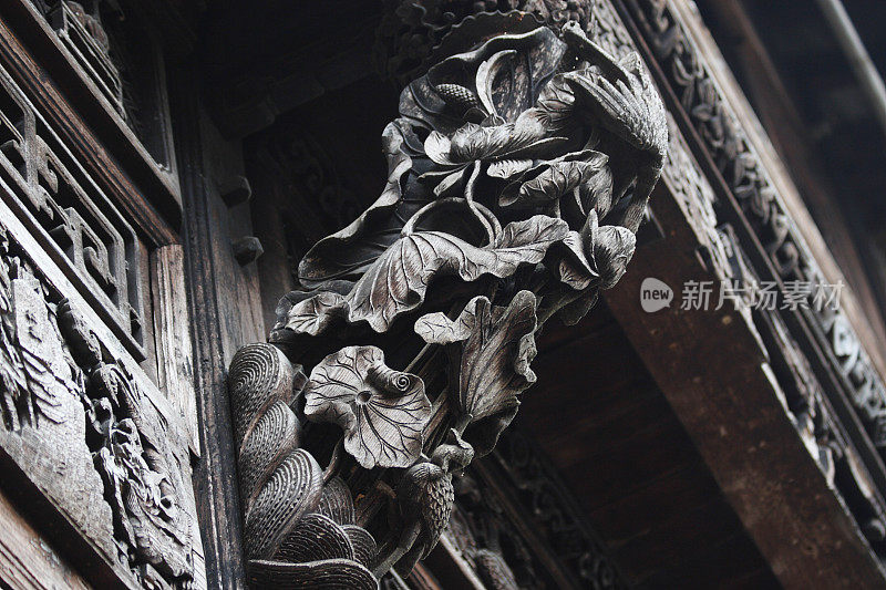 中国安徽省宏村传统徽州风格房子木雕细节