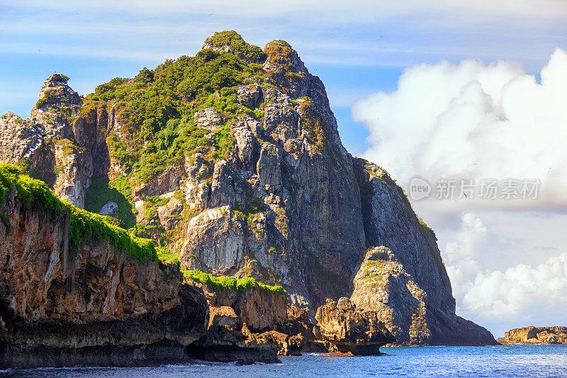 费尔南多・迪诺罗尼亚拥有大海、高山和天空，令人惊叹的风景。