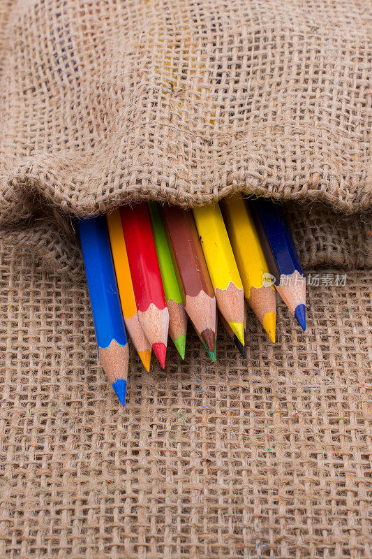 彩色铅笔，亚麻布袋，帆布