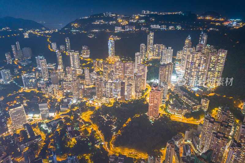 鸟瞰图的香港城市天际线和维多利亚港日落在中国