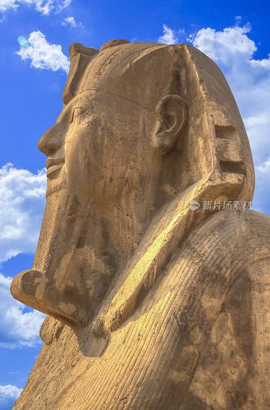 埃及孟菲斯的雪花石膏狮身人面像