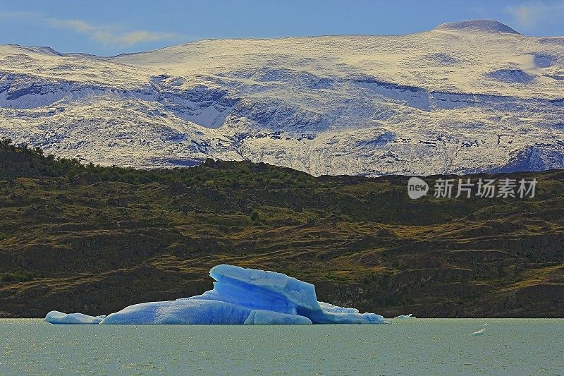 漂浮在阿根廷湖上的冰山和阿普萨拉冰川附近的浮冰-巴塔哥尼亚