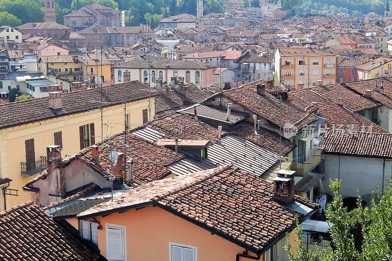 蒙多维屋顶鸟瞰图，意大利。