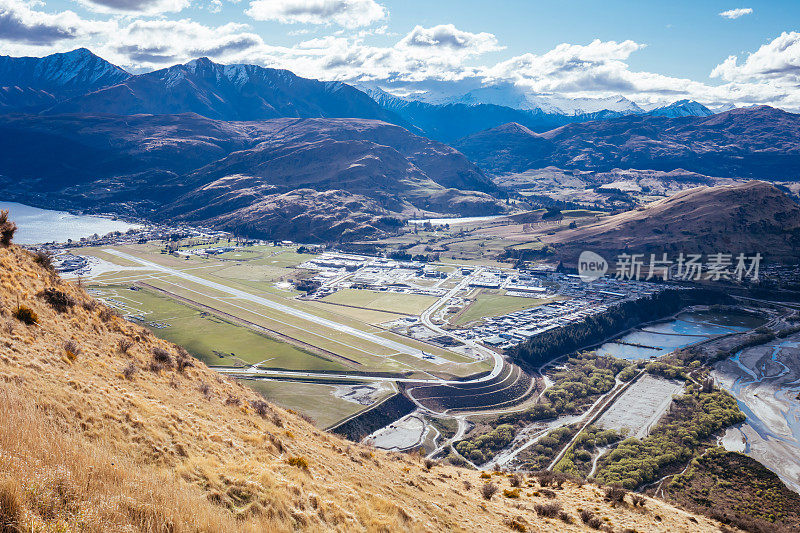 俯瞰新西兰皇后镇机场