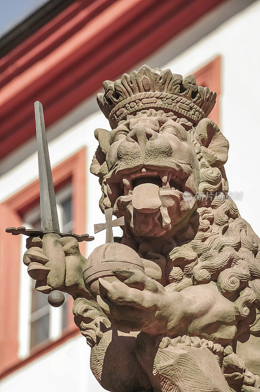 德国海德堡大学广场上的古狮子王雕像