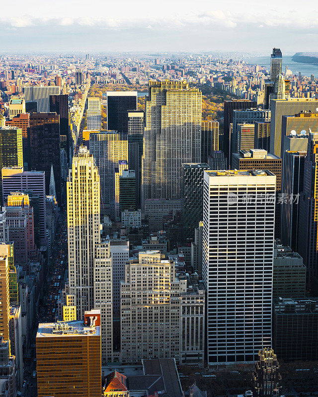 摩天大楼鸟瞰图曼哈顿中城和纽约中央公园反射