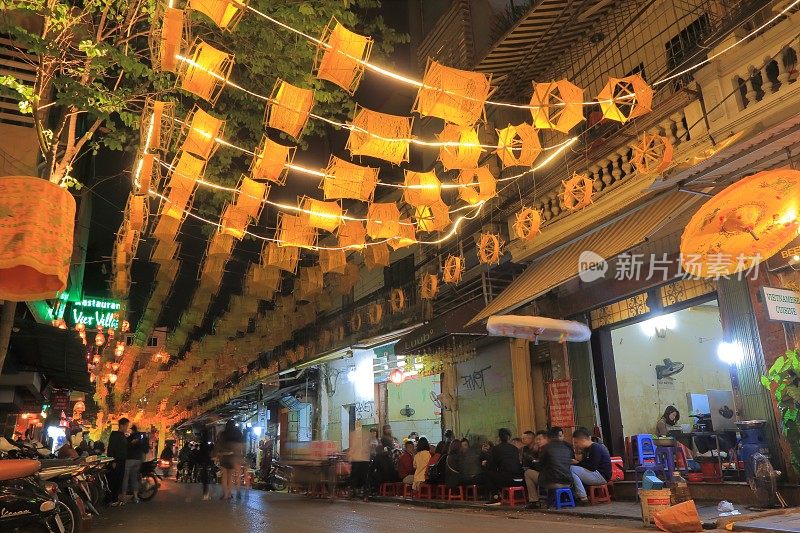 越南河内老城区街头酒吧