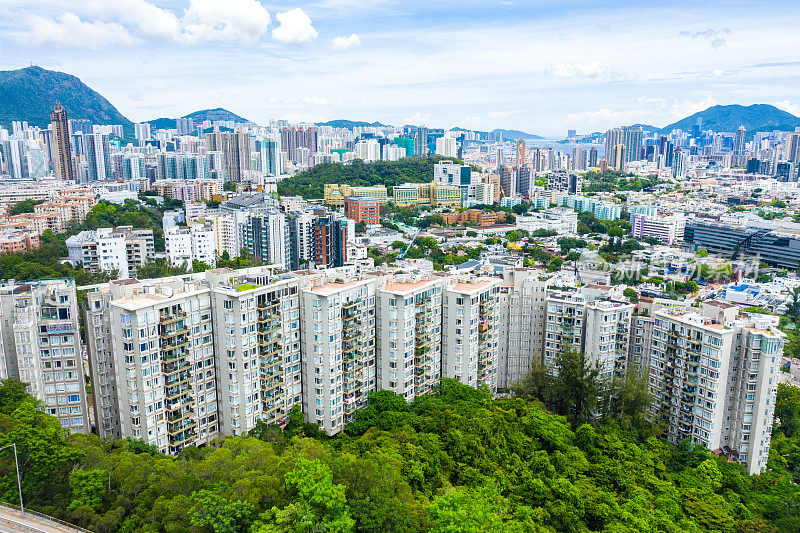 无人机拍摄的晴天空中九龙全景，香港