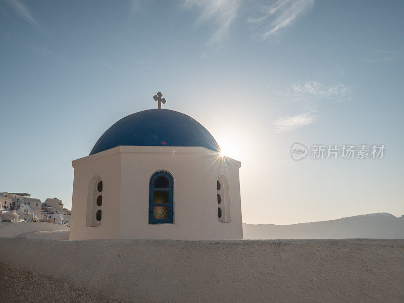 伊亚蓝圆顶教堂日落，希腊