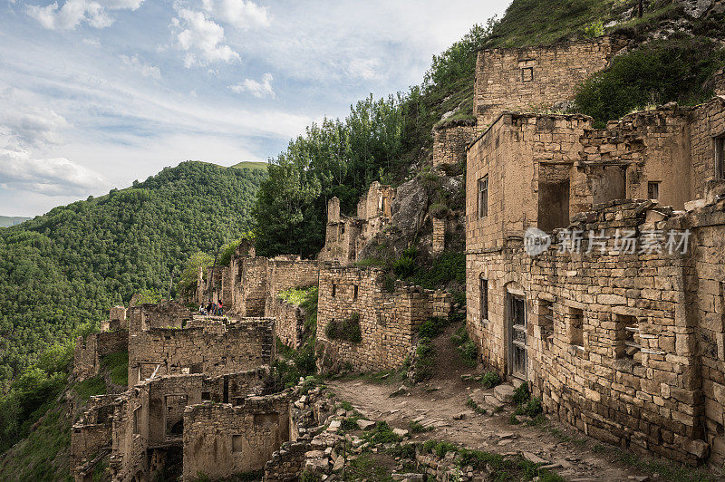 古老的建筑，在达吉斯坦的一座山峰上，有古村庄Gamsutl的废墟。考古发掘