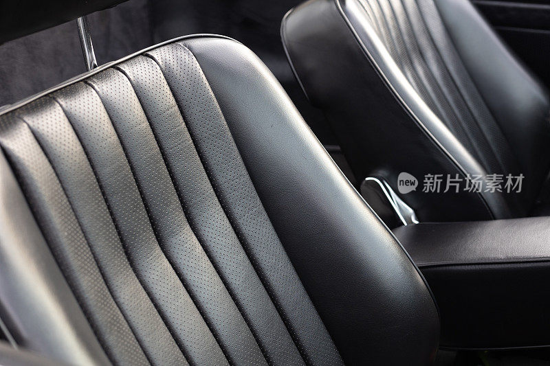 经典汽车——黑色真皮座椅
