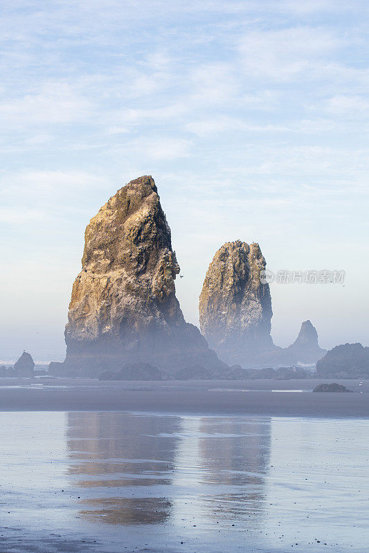 加农海滩的大雾早晨