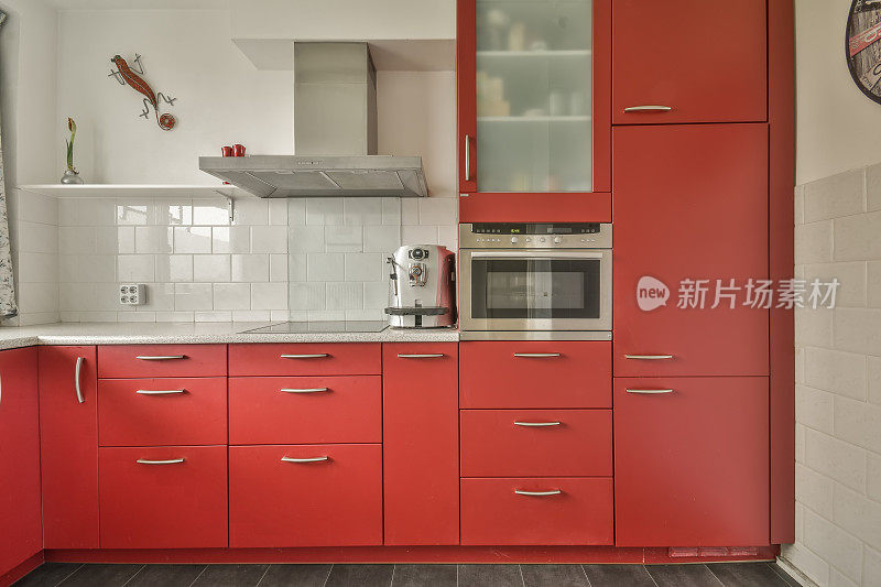 小厨房，红色家具