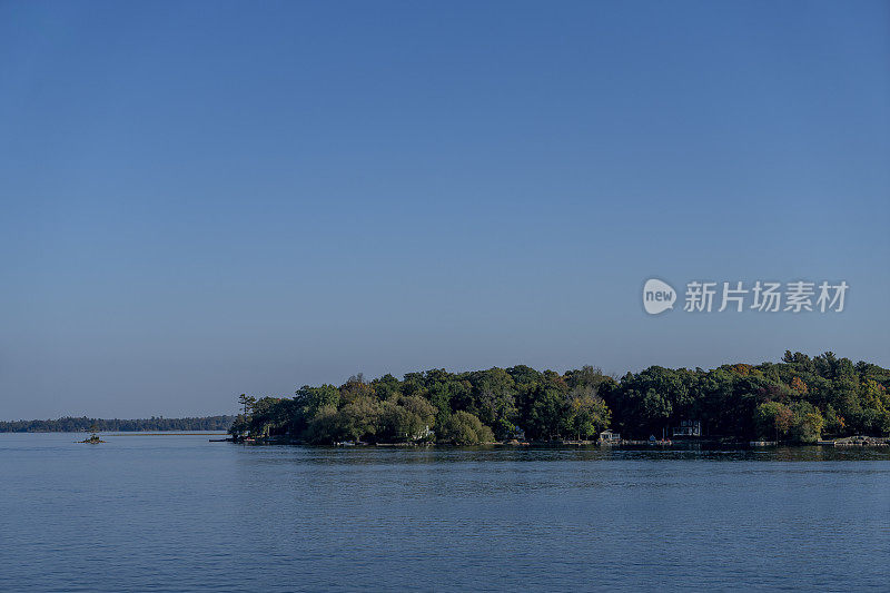 安大略湖上加纳诺克附近的千座岛屿之一