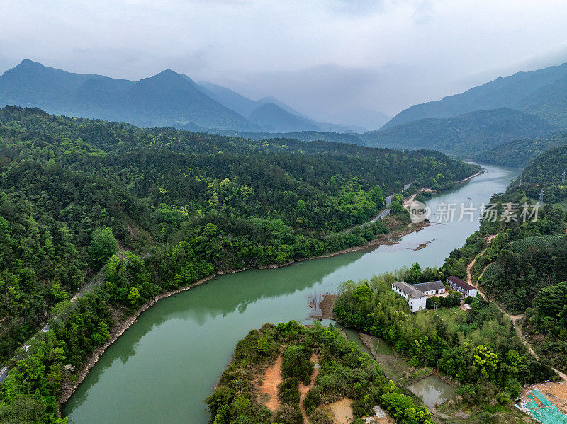 俯瞰山川河湖