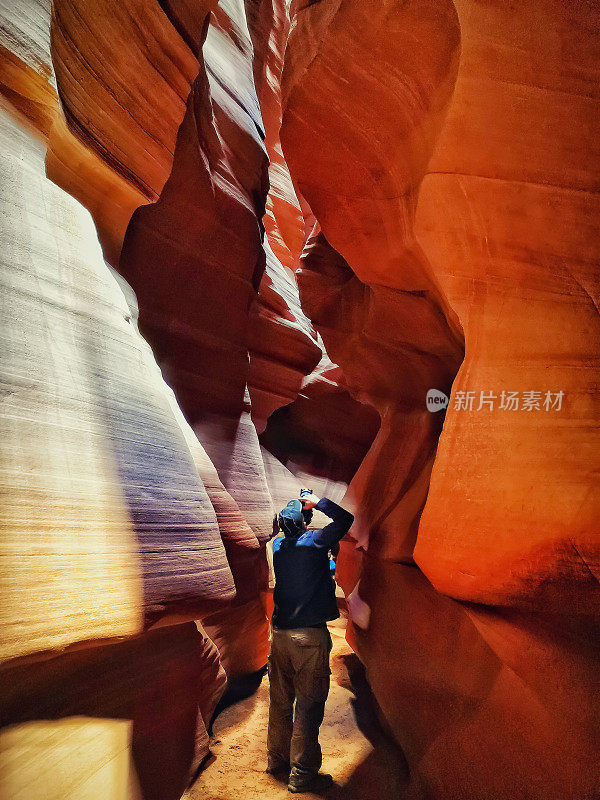 羚羊峡谷上部的摄影师。页面,亚利桑那州。美国