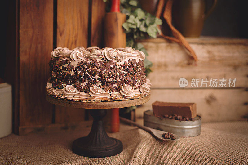 巧克力慕斯蛋糕与巧克力刨花