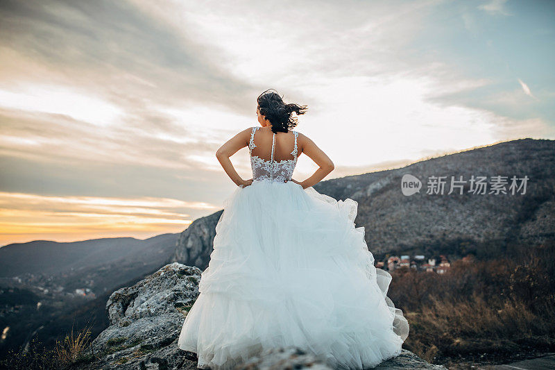站在山顶的新娘