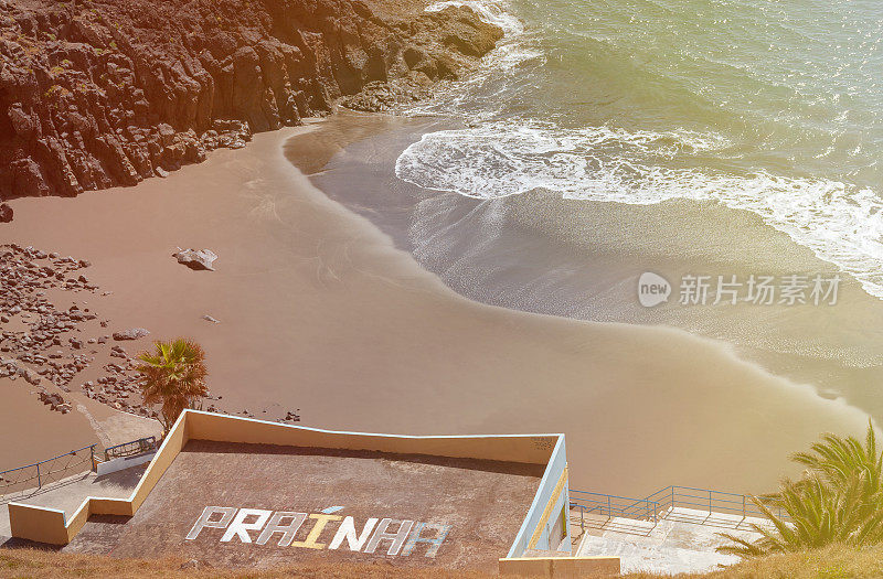 马德拉岛的沙滩叫普拉尼哈