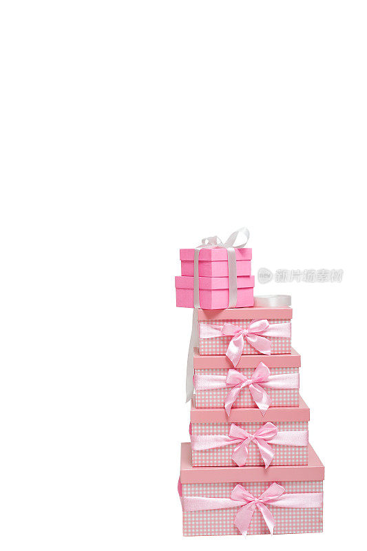 一堆带丝带的粉色礼品盒