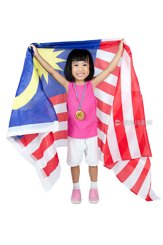 亚洲华人小女孩拿着马来西亚国旗