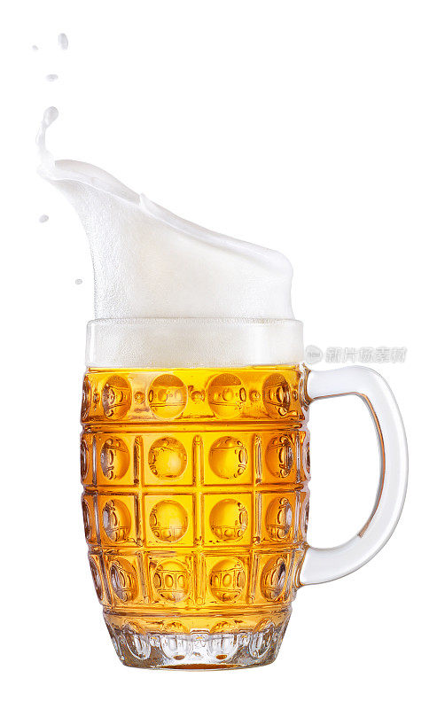杯中的啤酒有泡沫