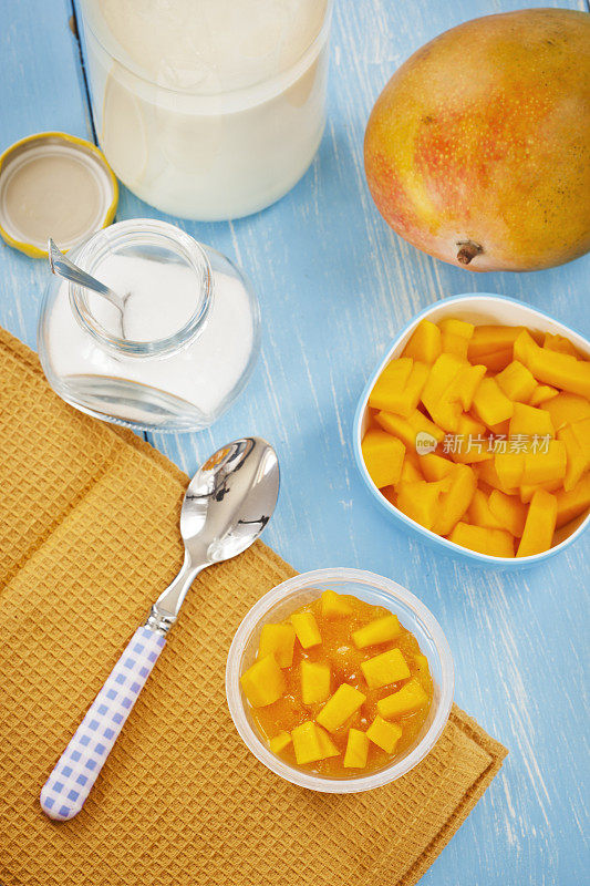 准备芒果酸奶