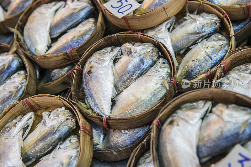 传统泰国街头美食鱼安帕瓦浮动市场