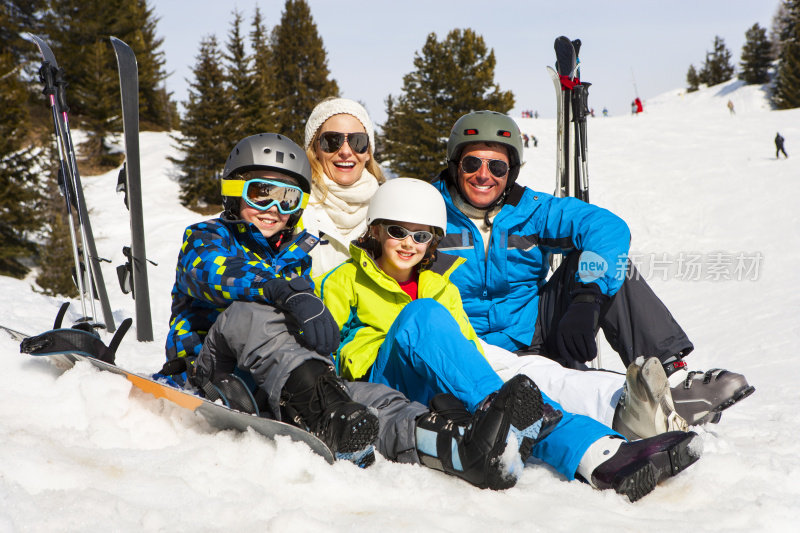 快乐家庭户外滑雪