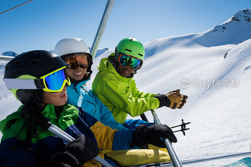 家庭滑雪度假