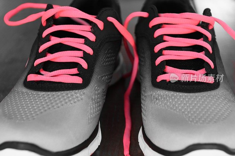 运动鞋,粉红色的鞋带